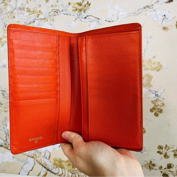 ✨ AUTHENTIC CHANEL Calfskin Leather Bifold Wallet ✨ - Picture 3 of 10